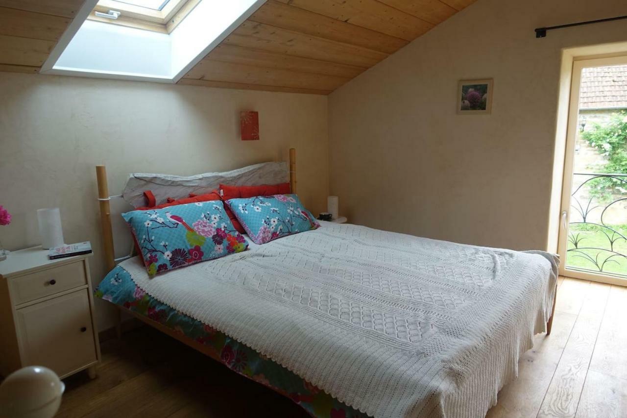Gite Des Quatre Chemins La Vineuse Exterior photo